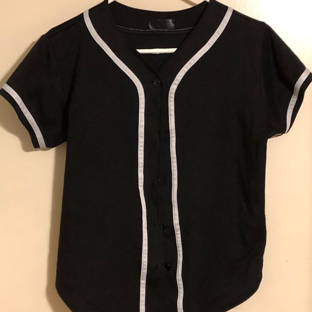 Black baseball jersey